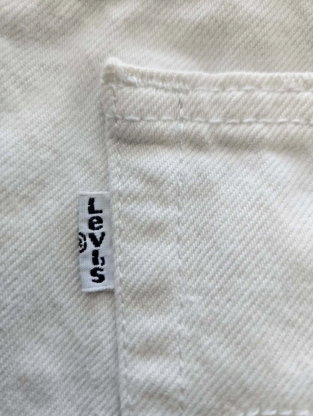 Levi's White‎ High-Rise Distressed Mom Jean Shorts Sz 28 Festival Summer Biker
